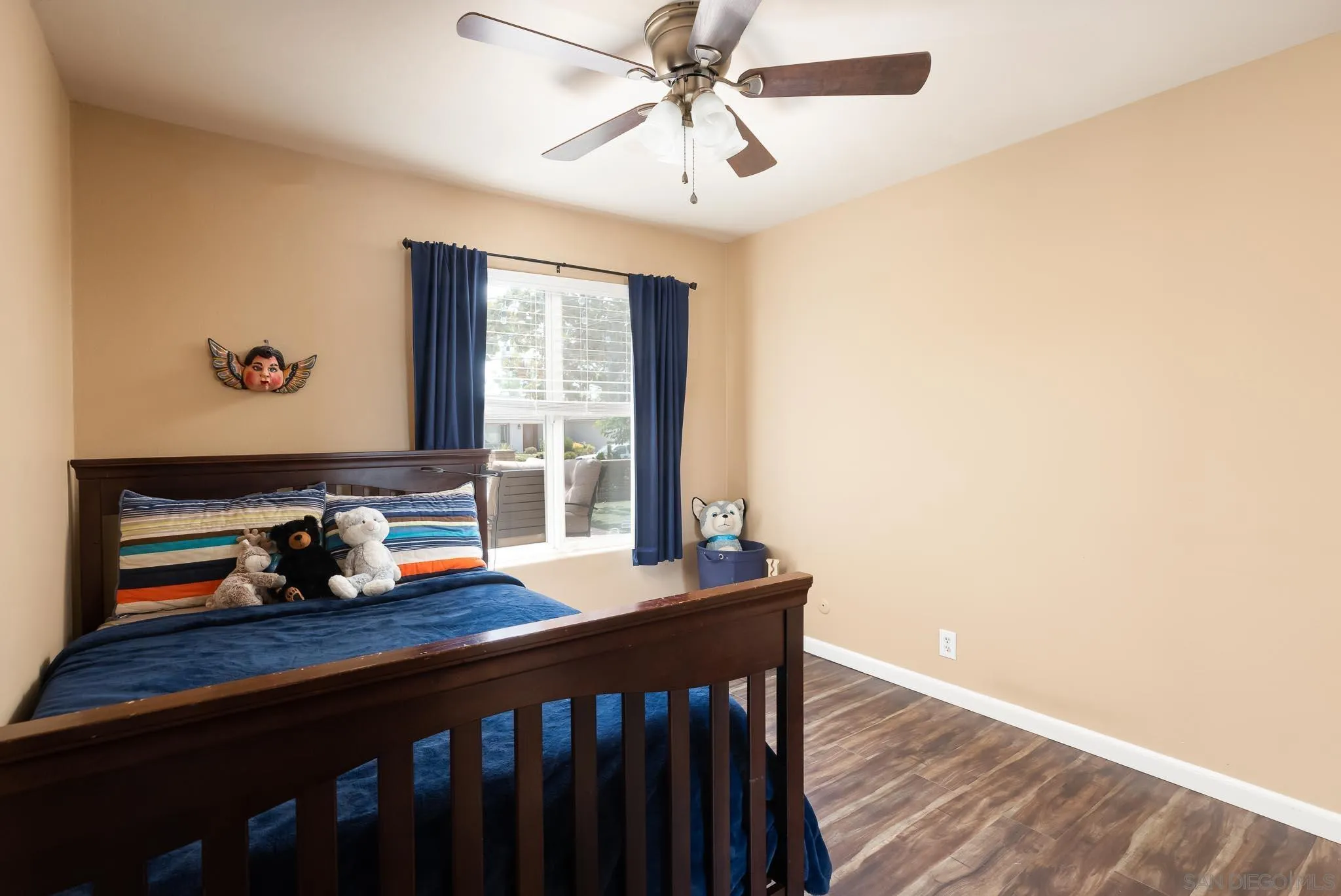 12822 Pinefield Road Poway, CA 92064 - Photo 16 of 23 a room with wooden floor and window