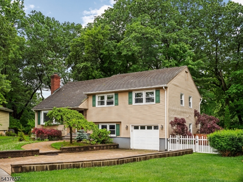 17 Ravine Court Clifton, NJ 07013 - Photo 1 of 46