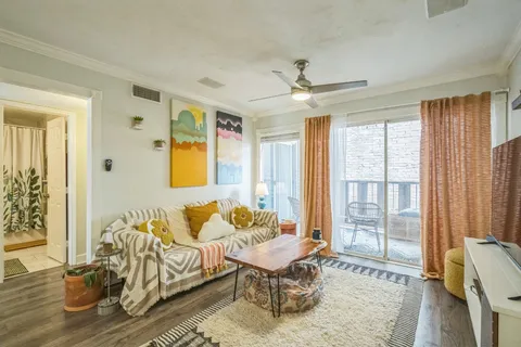 $1,350 | 1304 Summit Street, Unit 107, Austin, TX 78741