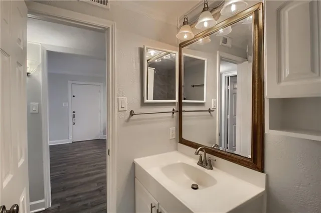 $1,350 | 1304 Summit Street, Unit 107, Austin, TX 78741