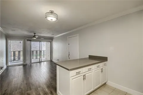 $1,350 | 1304 Summit Street, Unit 107, Austin, TX 78741