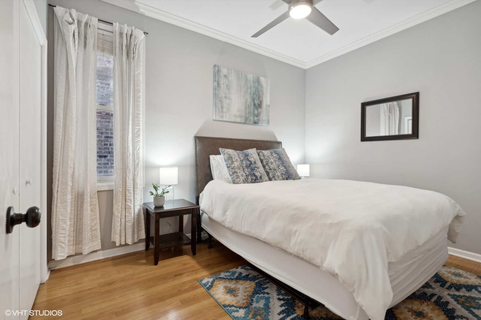 829 West Wolfram Street, Unit 2 Chicago, IL 60657 - Photo 14 of 17 a bed sitting in a bedroom next to a window