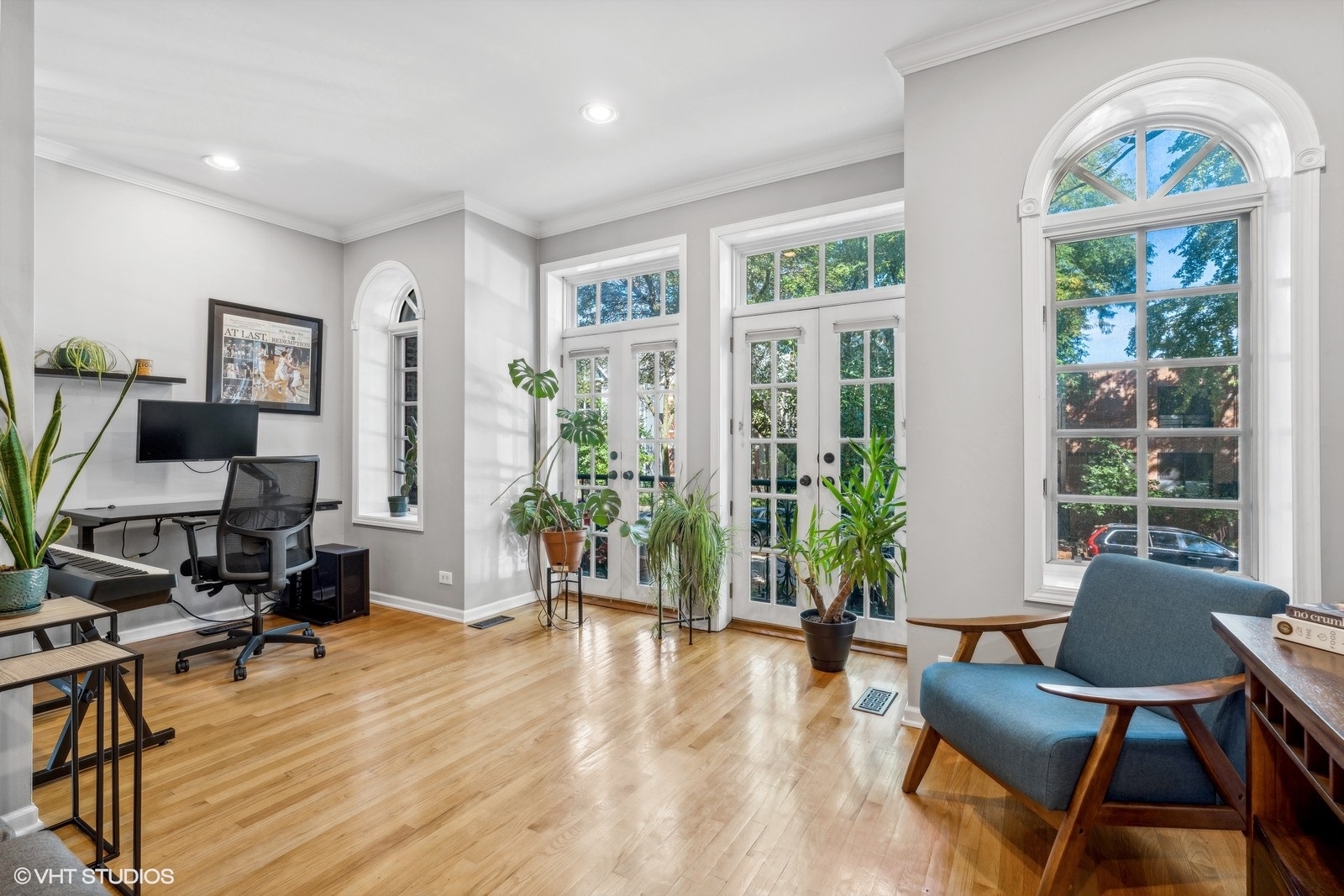 829 West Wolfram Street, Unit 2 Chicago, IL 60657 - Photo 5 of 17 a living room with furniture and wooden floor