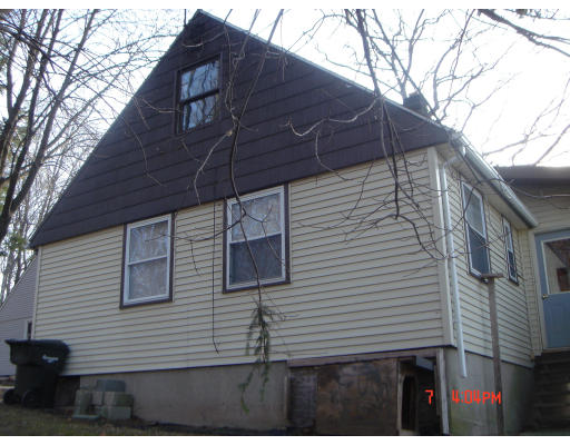 137 Canterbury Road Springfield, MA 01118 - Photo 8 of 24