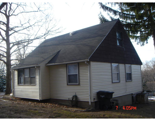 137 Canterbury Road Springfield, MA 01118 - Photo 9 of 24