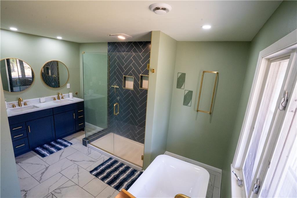 499 Houk Road New Castle, PA 16101 - Photo 31 of 45 Master On Suite Bathroom