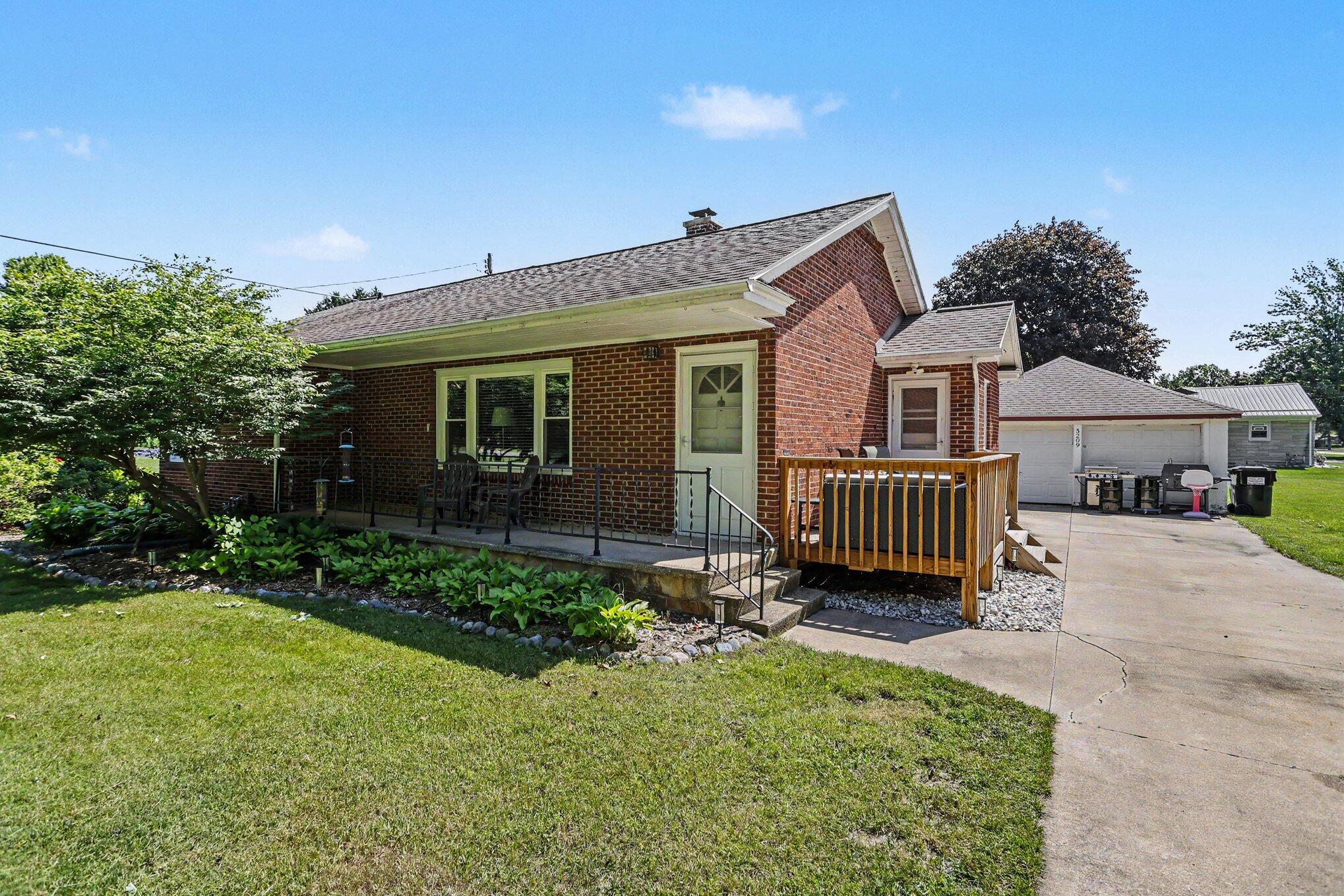 5209 South Roosevelt Road Stevensville, MI 49127 - Photo 4 of 26 004__g6a5164_115