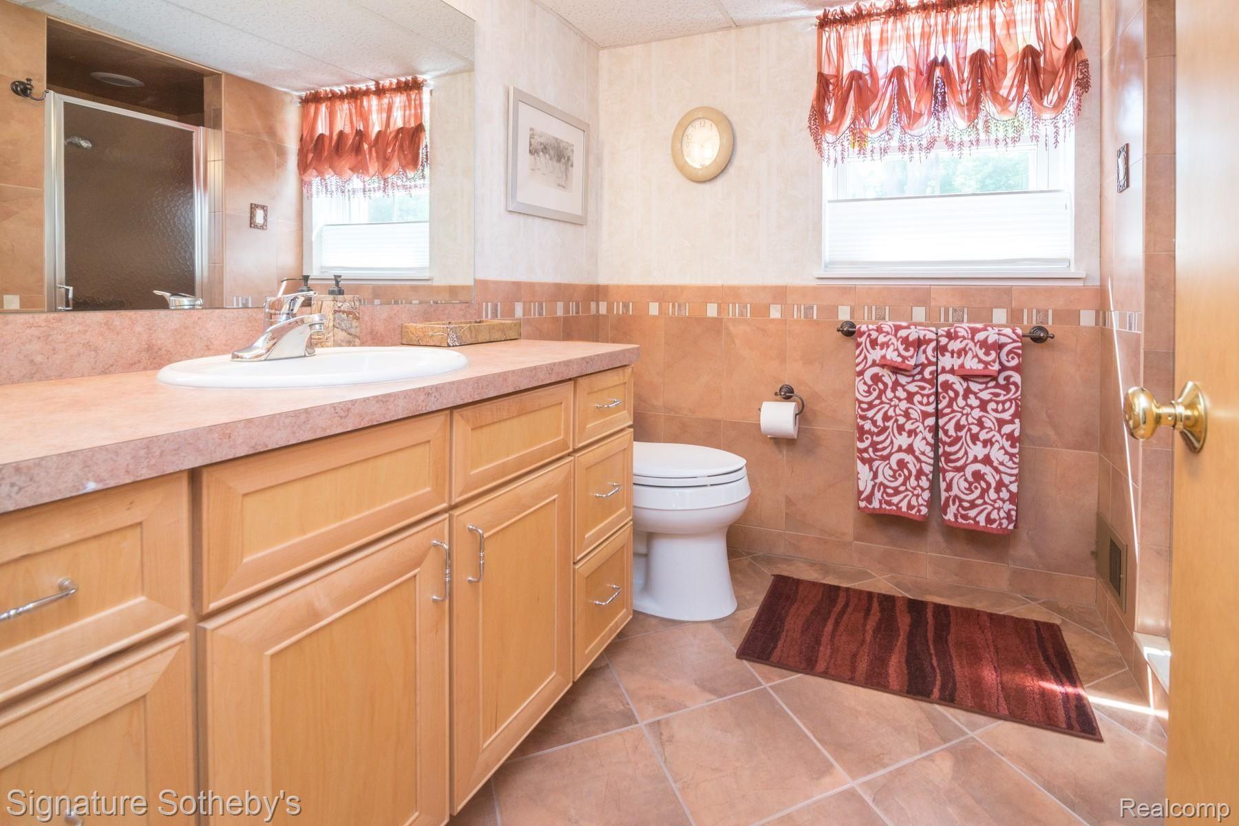 172 Chesterfield Road Bloomfield Hills, MI 48304 - Photo 50 of 98 111_83.jpg Lower level full bath