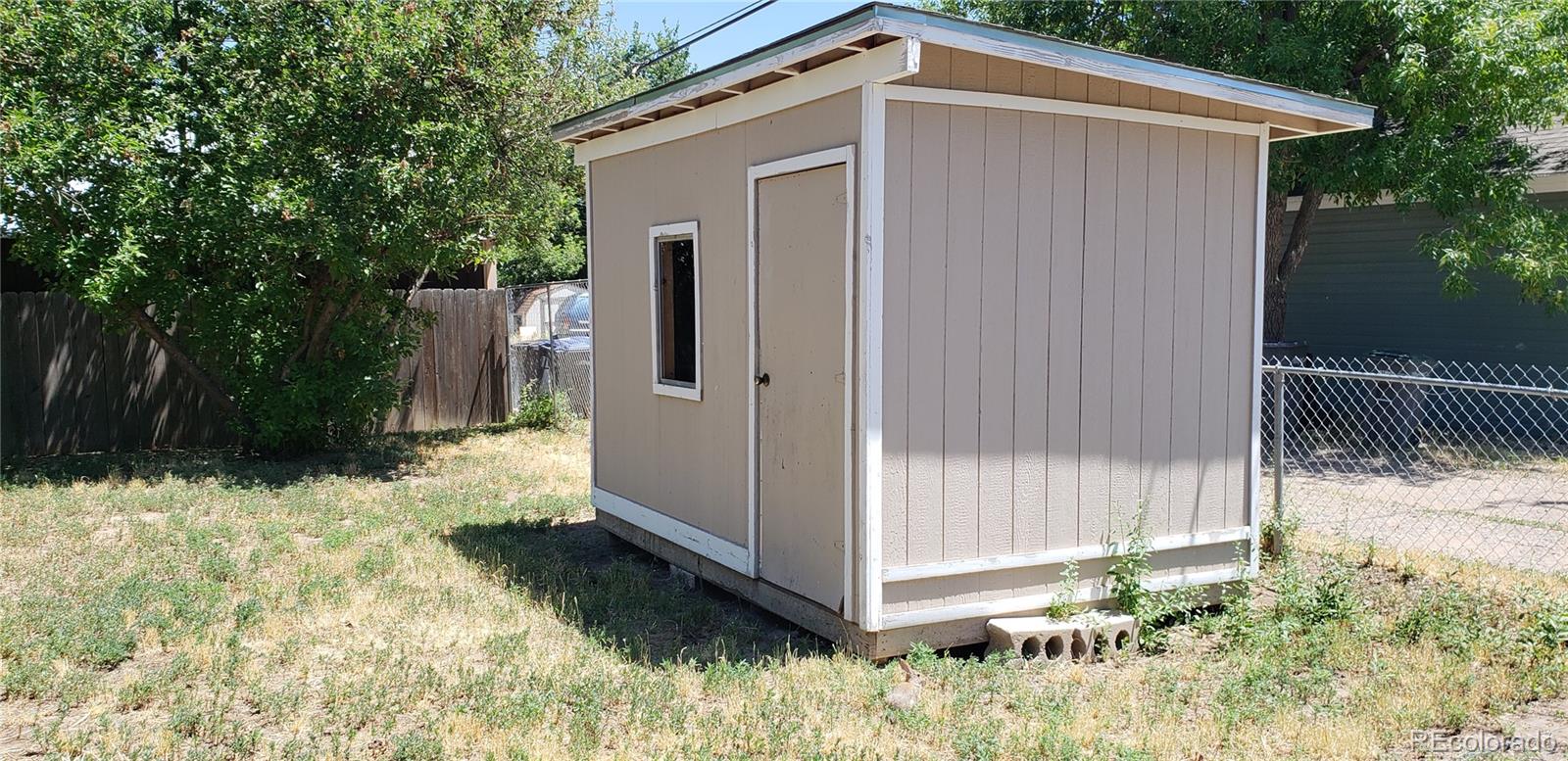 400 East Baseline Road Lafayette, CO 80026 - Photo 4 of 5 a backyard of a house with a small yard