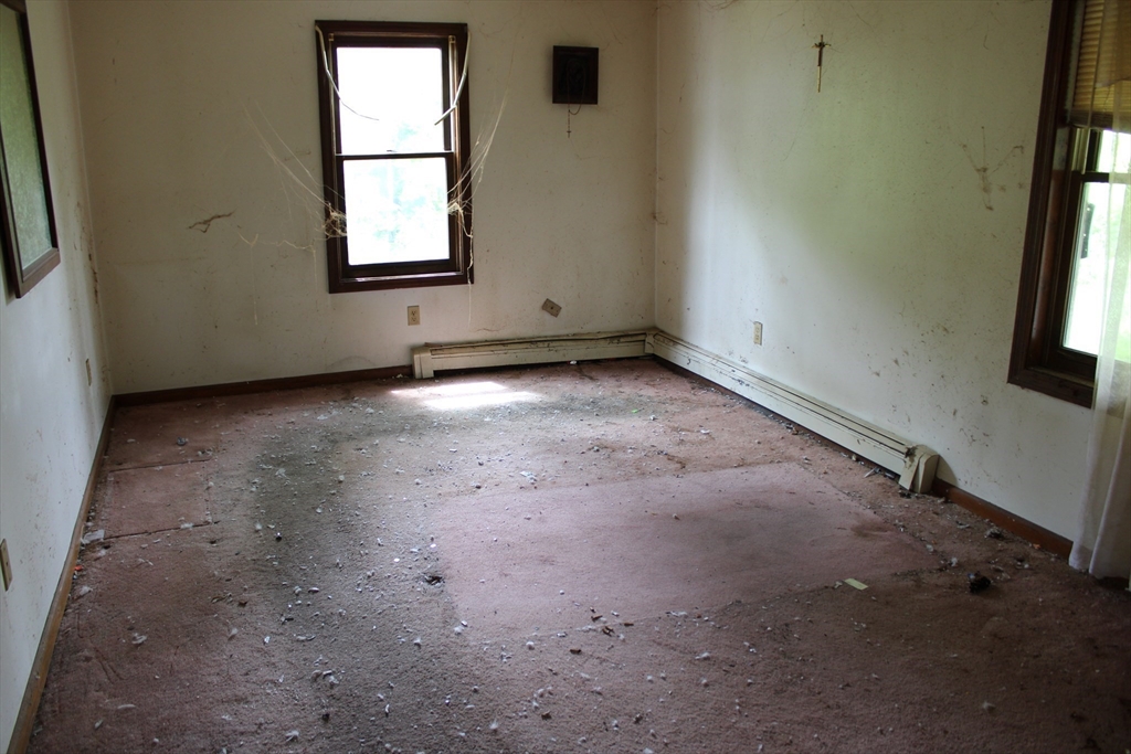 3 Ledge Street Sutton, MA 01590 - Photo 9 of 12 an empty room with windows