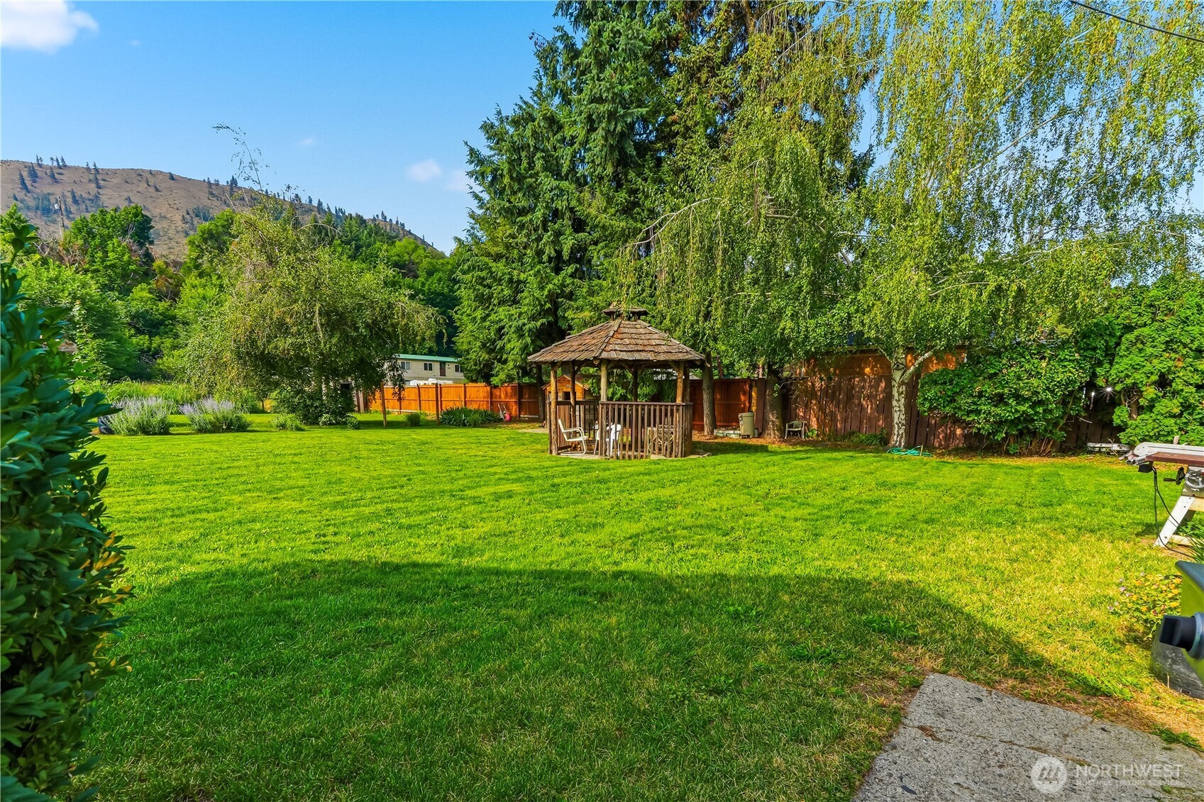 5601 Airport Road Cashmere, WA 98815 - Photo 24 of 36 a front view of a house with garden