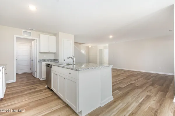 $299,706 | 37 Tuscarora Drive, La Grange, NC 28551