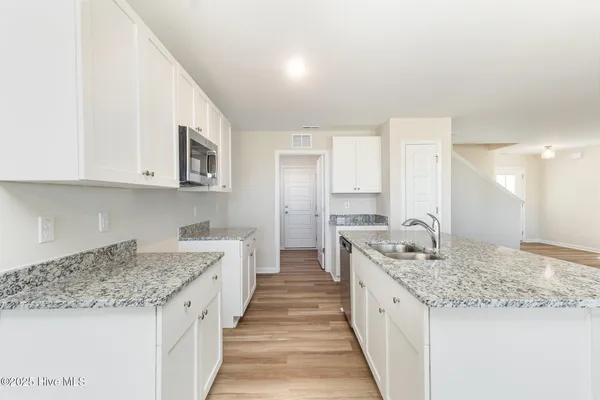 $299,706 | 37 Tuscarora Drive, La Grange, NC 28551