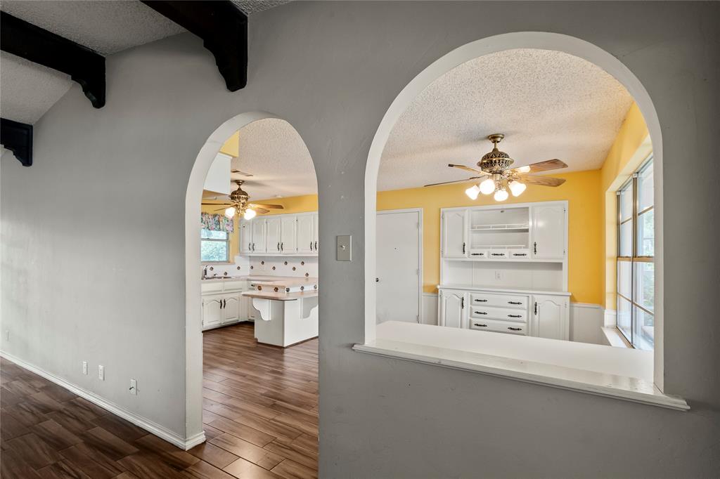 111 Deer Island Road Mabank, TX 75156 - Photo 14 of 26 Entrance leading into the kitchen and dining area