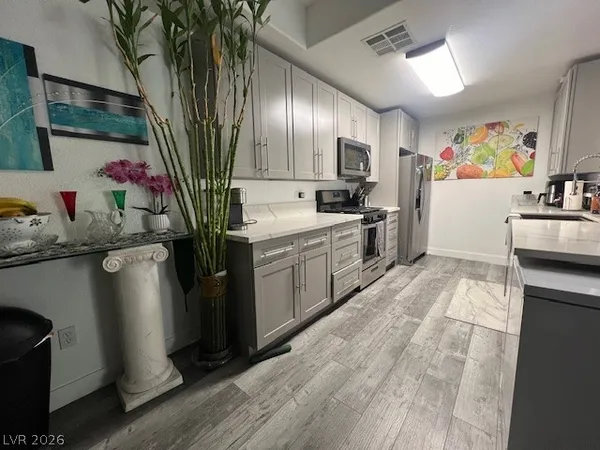 $1,700 | 8250 North Grand Canyon Drive, Unit 2047, Las Vegas, NV 89166