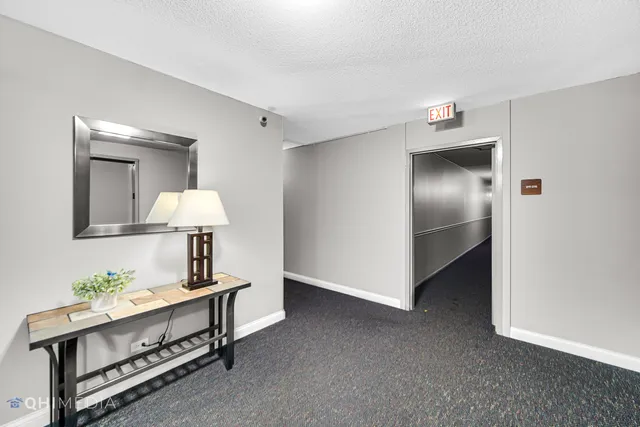 a room with table and flowerpot