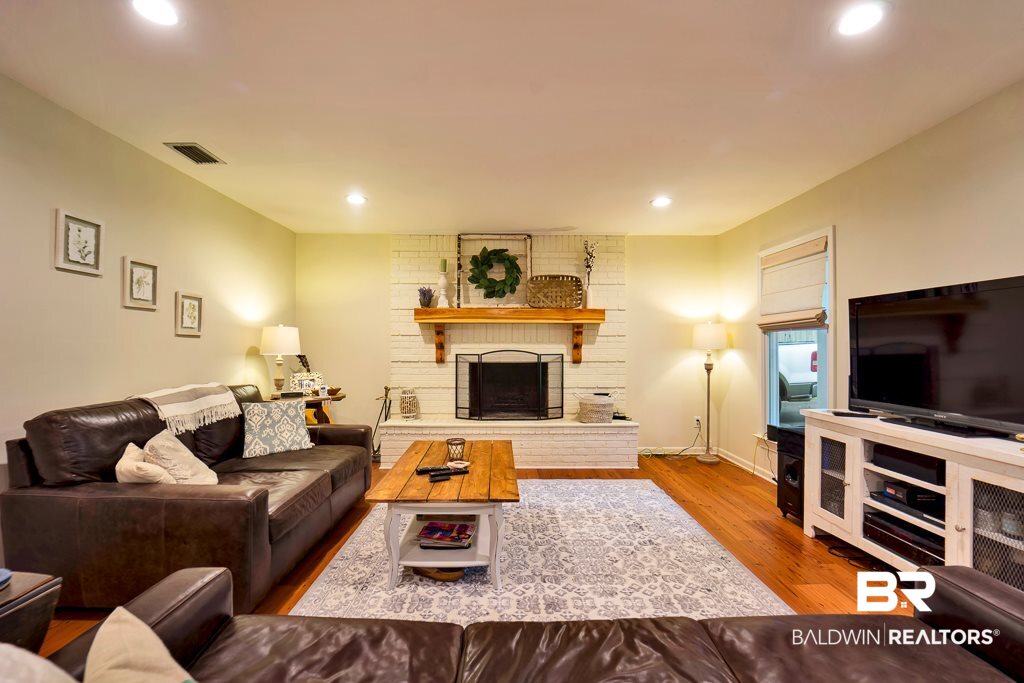 813 Holt Street Daphne, AL 36526 - Photo 5 of 25