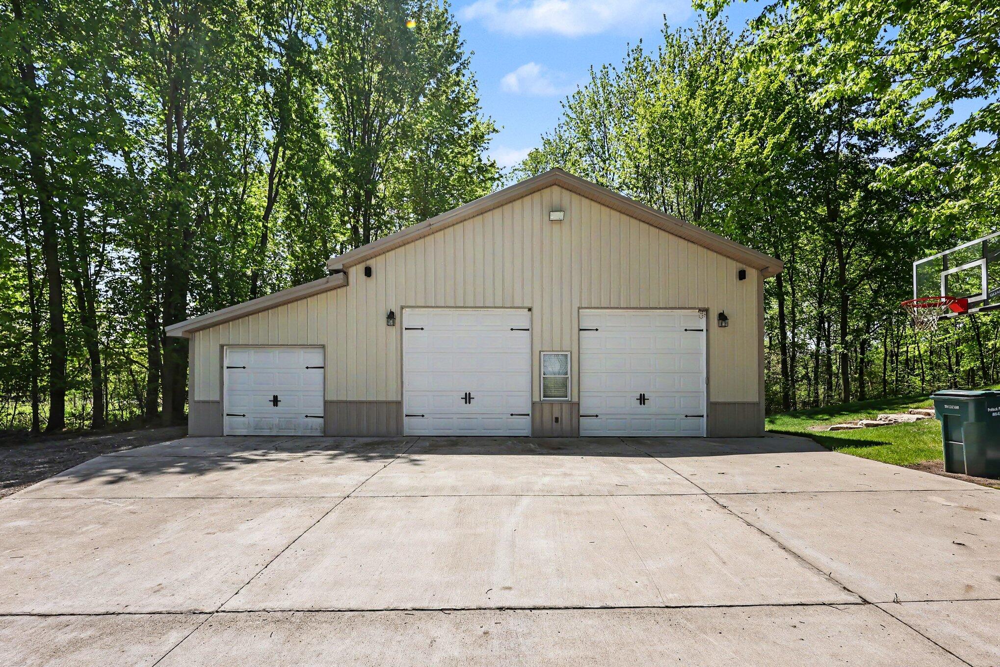 6054 South Moorland Road Ravenna, MI 49451 - Photo 2 of 51 031_file_7076