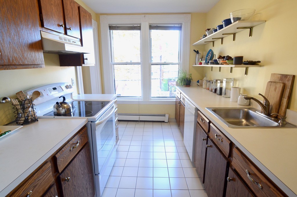 294 Walnut Street, Unit 4 Brookline, MA 02445 - Photo 9 of 13 Gallery Image 9