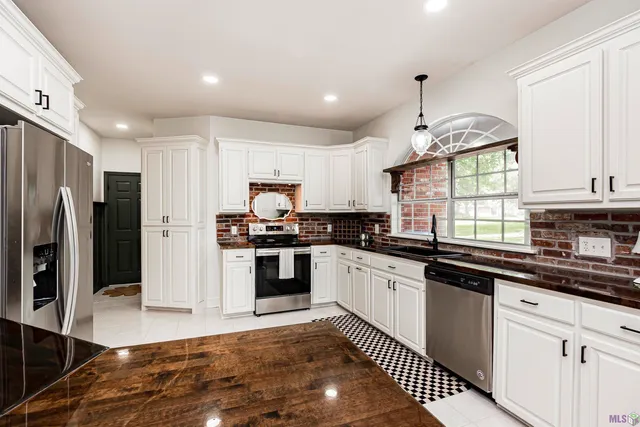 $450,000 | 1959 Fairview Avenue, Port Allen, LA 70767