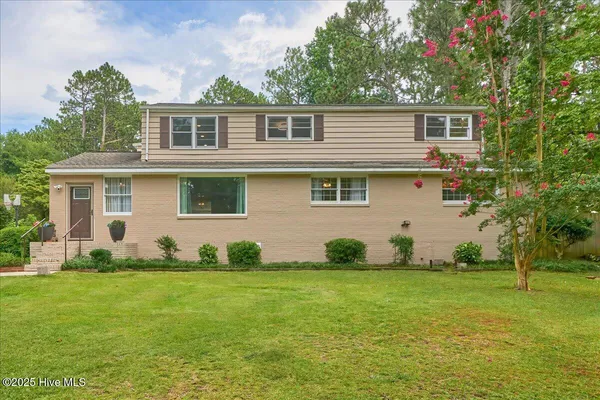 $515,000 | 825 North Saylor Street, Southern Pines, NC 28387
