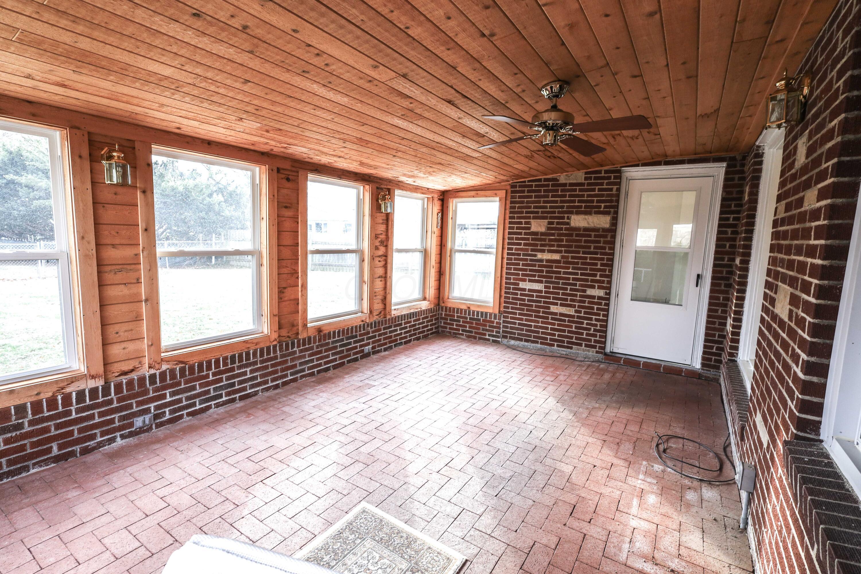 262 South Quentin Road Newark, OH 43055 - Photo 15 of 37 Sunroom