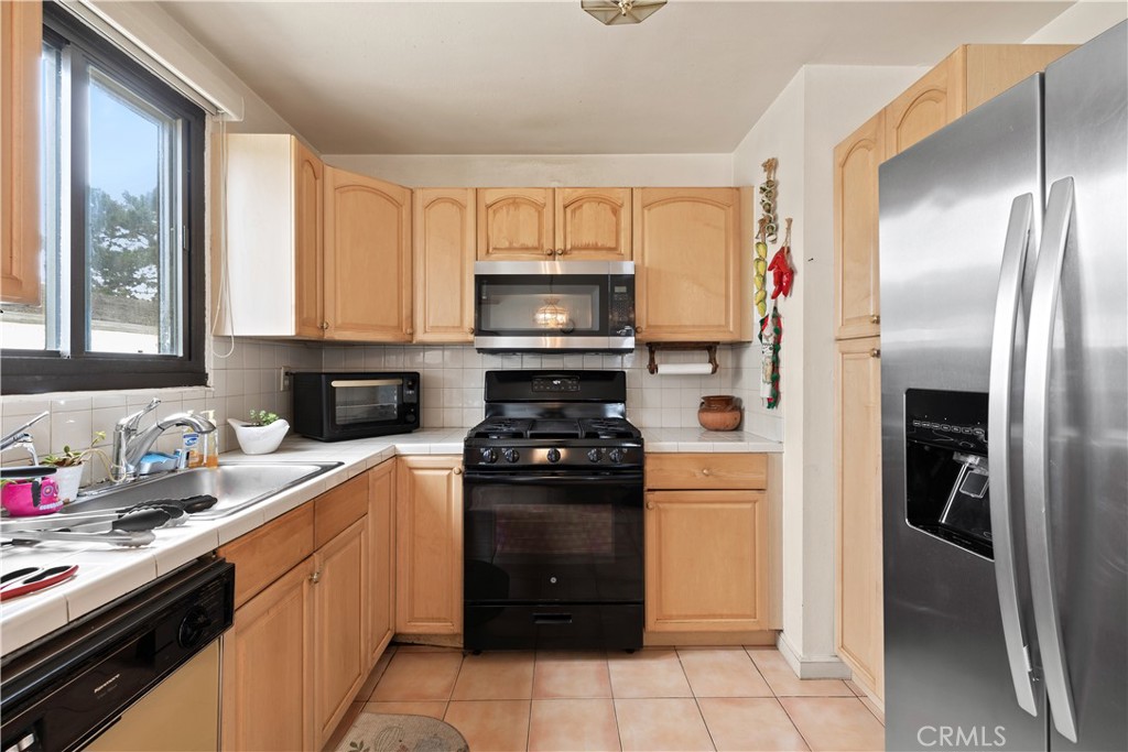 912 Gellert Boulevard Daly City, CA 94015 - Photo 4 of 21 a kitchen with a refrigerator stove and sink