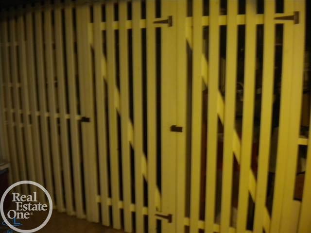 928 Harcourt Road Grosse Pointe, MI 48230 - Photo 19 of 19 31326556-18.JPG
