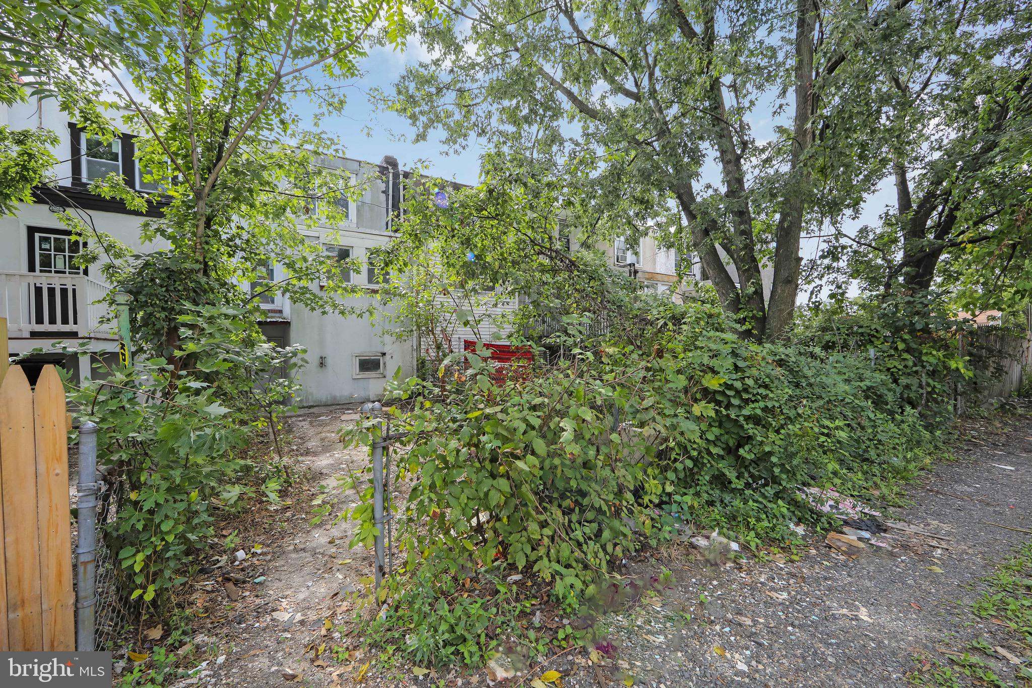 1261 South Merrimac Road Camden, NJ 08104 - Photo 26 of 27 a view of a garden with plants