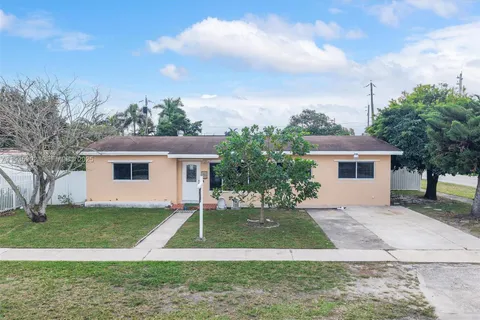 $625,000 | 590 West 35th Place, Hialeah, FL 33012
