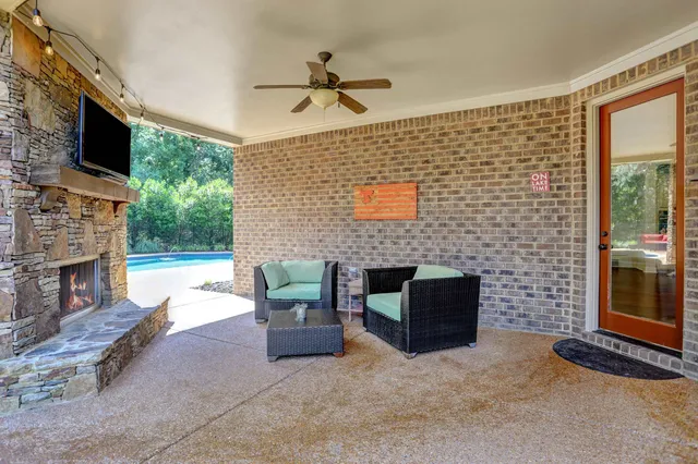 $879,000 | 3930 Potter Woods Cove, Lakeland, TN 38002