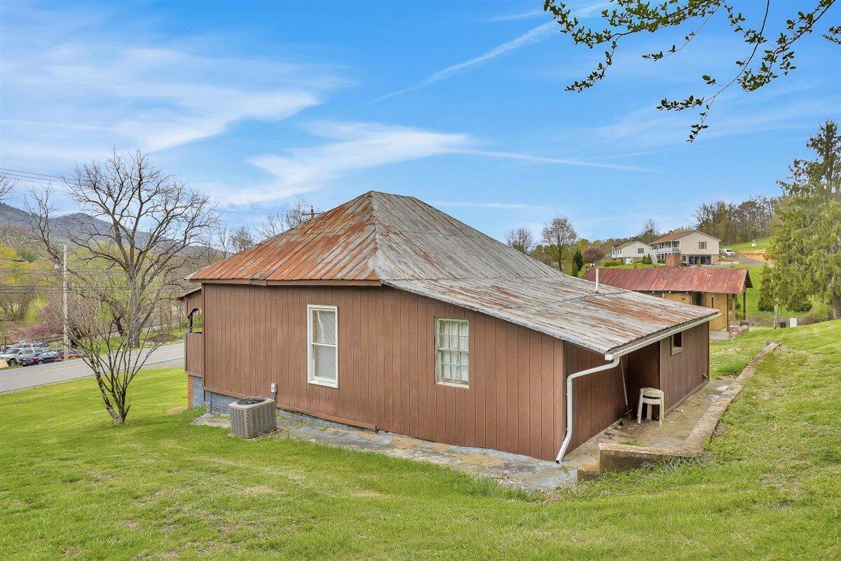 1803 Webster Road Roanoke, VA 24012 - Photo 8 of 33 08-1803 Webster Rd_08