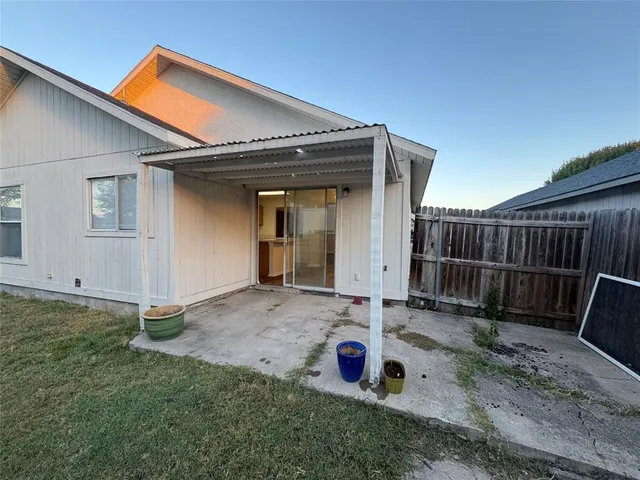 $1,895 | 10137 Chapel Glen Terrace, Fort Worth, TX 76116