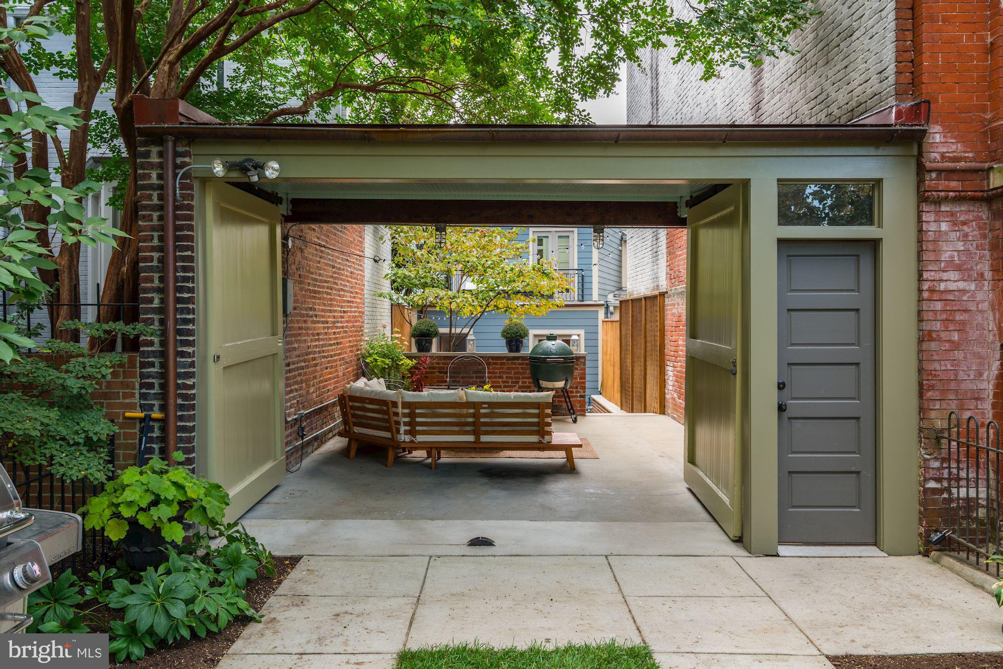 612 E Street Southeast Washington, DC 20003 - Photo 21 of 40