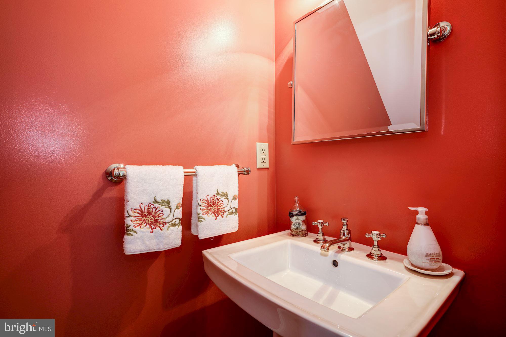 612 E Street Southeast Washington, DC 20003 - Photo 8 of 40