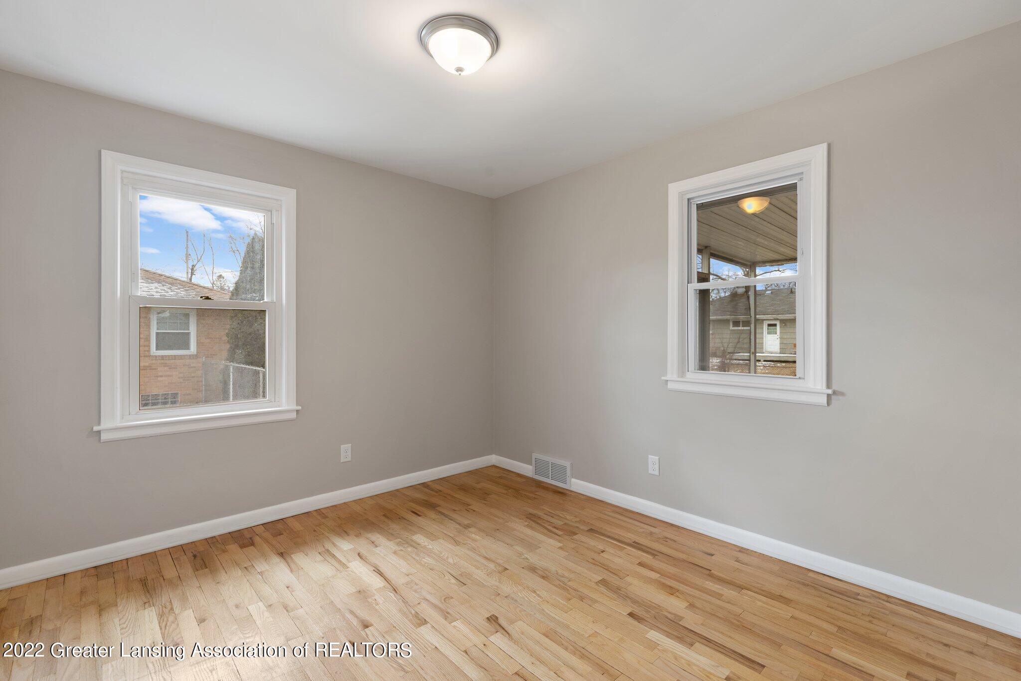 2614 Fairfax Road Lansing, MI 48910 - Photo 17 of 32 23-web-or-mls-2614-fairfax-rd