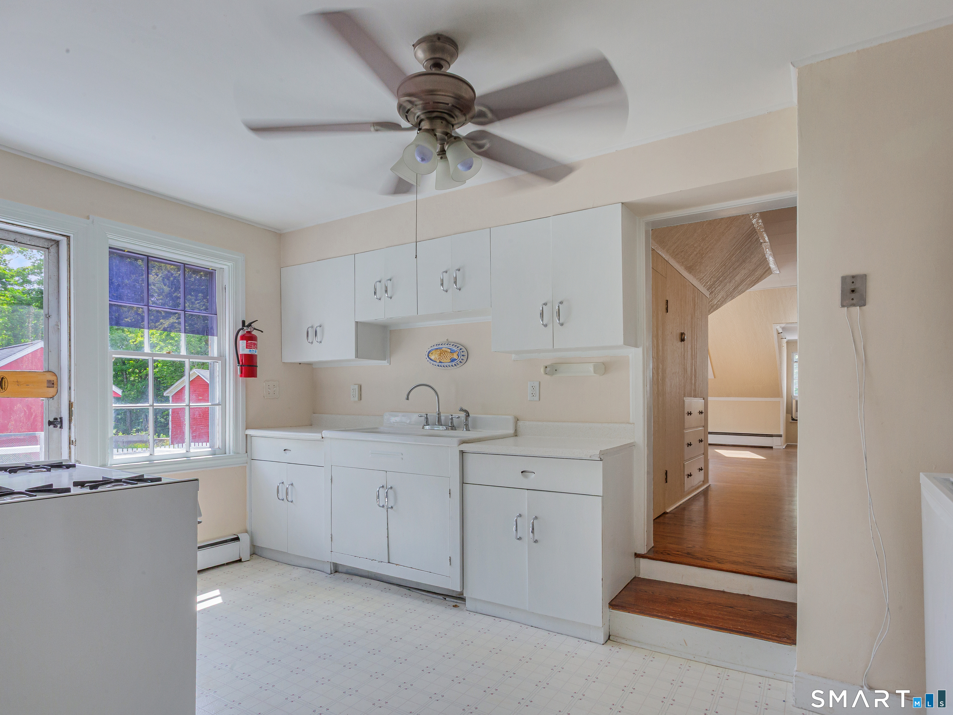 433 Wrights Crossing Road Pomfret Center, CT 06259 - Photo 35 of 40 Apartment kitchen