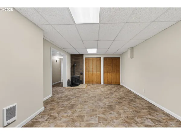 a view of a livingroom with an empty space