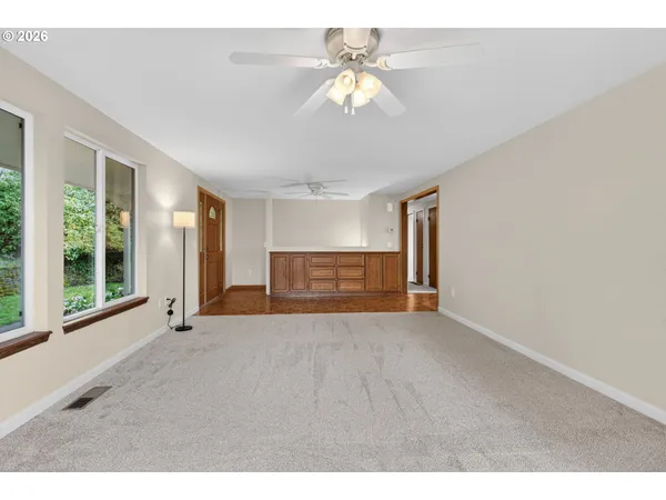 a view of empty room with window