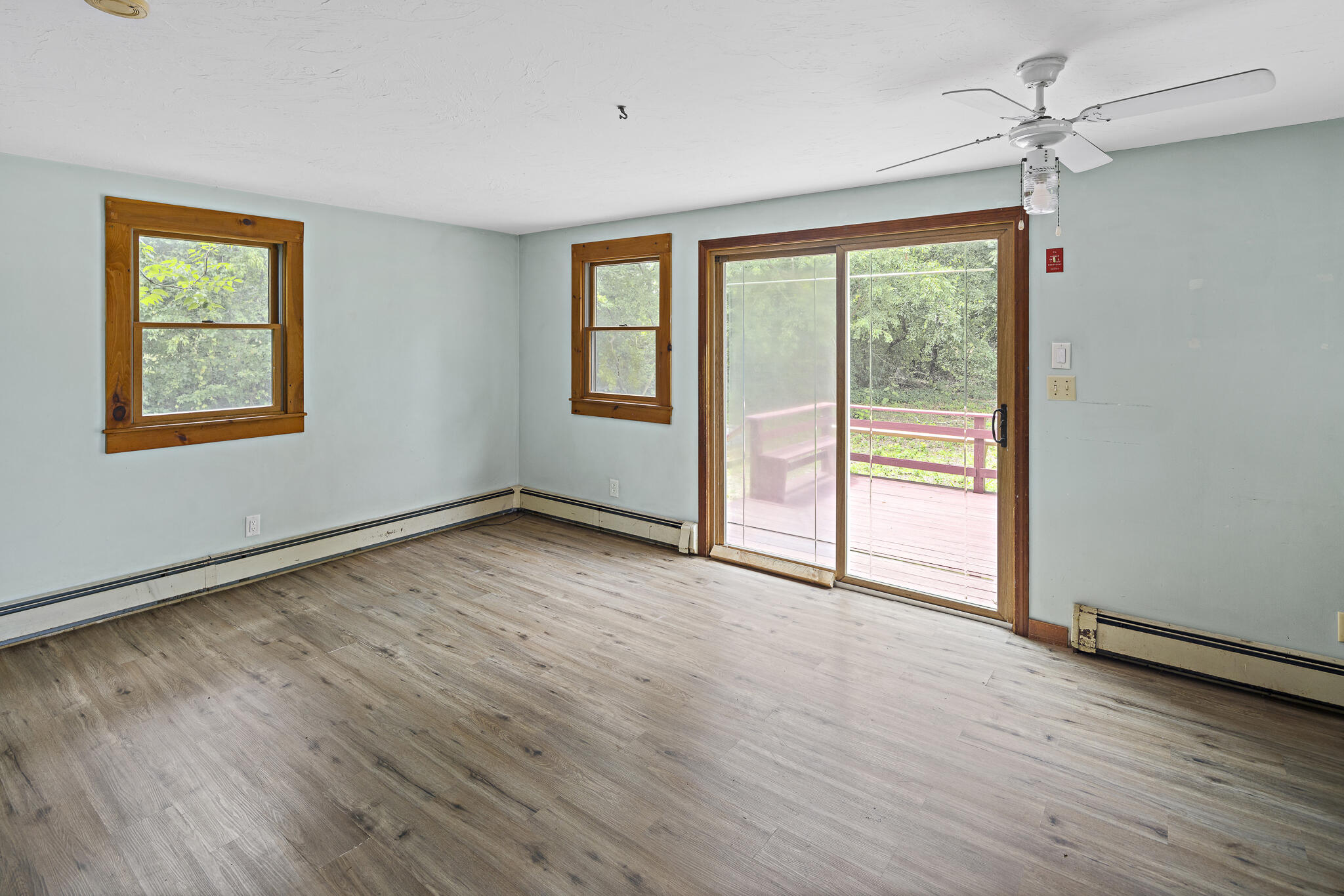 195 County Road Oak Bluffs, MA 02557 - Photo 13 of 24 Living/dining area