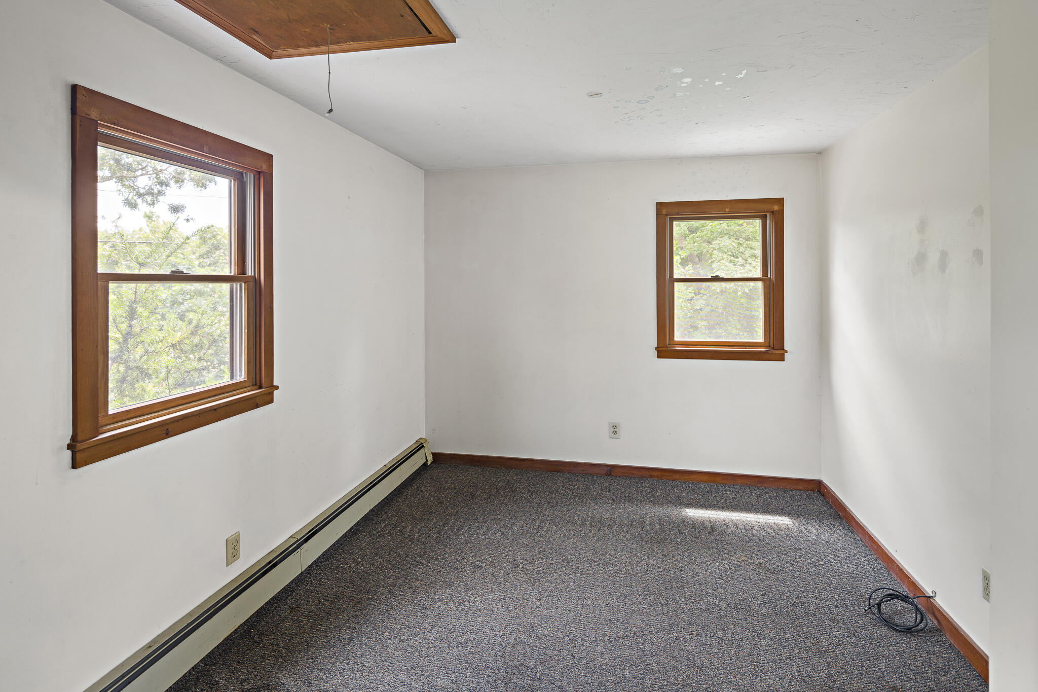 195 County Road Oak Bluffs, MA 02557 - Photo 16 of 24 Second-floor bedroom