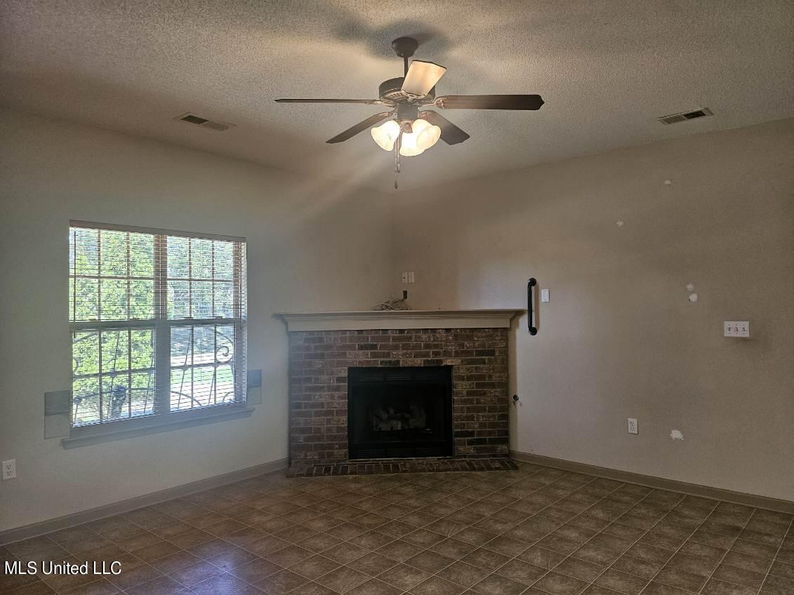 127 Woolfolk Road Senatobia, MS 38668 - Photo 3 of 20 ecd38258-110b-4ee8-bf6c-5d0d1e92a08f