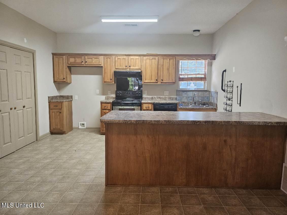 127 Woolfolk Road Senatobia, MS 38668 - Photo 4 of 20 e80ac778-95be-4e9f-a5ff-690fd17769ad