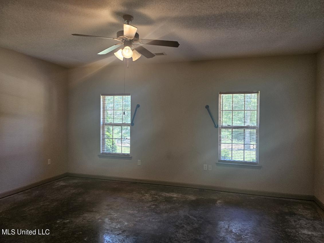 127 Woolfolk Road Senatobia, MS 38668 - Photo 8 of 20 1194cf3c-c83d-4d5e-b398-41b130f919cb