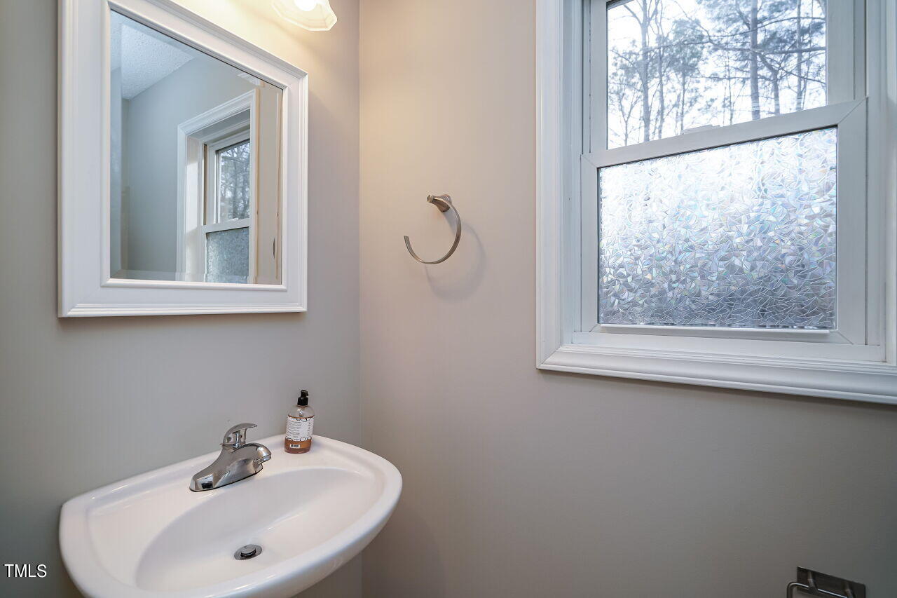 1021 Pagan Road Raleigh, NC 27603 - Photo 20 of 33 020-1280x960-half-bath