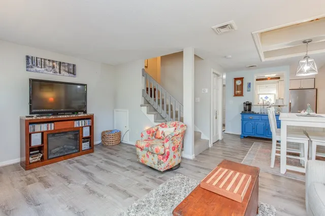 $307,500 | 129 Fisherville Road, Unit 4, Concord, NH 03303