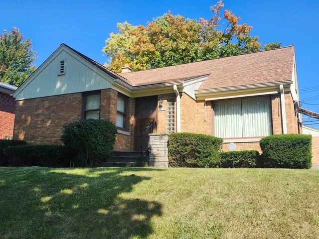 $353,900 | 10708 West York Place, Wauwatosa, WI 53222