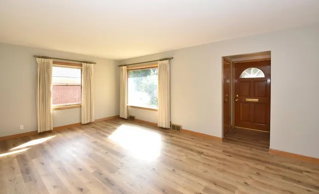 $353,900 | 10708 West York Place, Wauwatosa, WI 53222