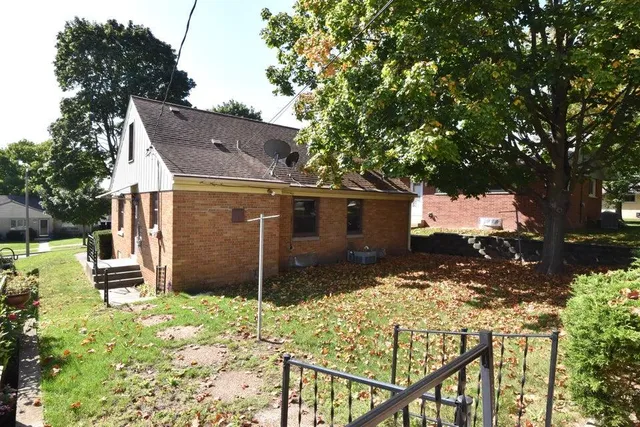 $353,900 | 10708 West York Place, Wauwatosa, WI 53222