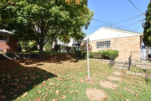 $353,900 | 10708 West York Place, Wauwatosa, WI 53222